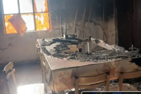 Avanza la investigación sobre el incendio en la capilla de General Alvear y sus posibles causas