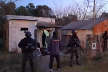 Allanamiento en Villaguay: incautan cocaína en kioscos de drogas y logran identificar a 13 involucrados.