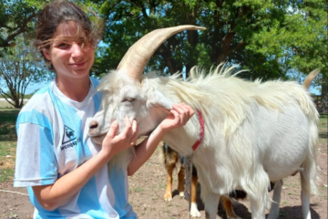 De París a Buenos Aires: la francesa que produce un queso poco conocido en su chacra argentina