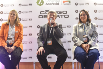 Argentina avanza hacia una economía normal y el agro debe adaptarse, afirma presidente de entidad del sector.