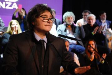 Javier Milei liderará una caravana en Lomas de Zamora sin mostrar preocupación por la situación actual