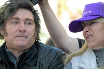 Camioneta que llevó a Milei en Lomas de Zamora acumula 213 infracciones y una deuda superior a $40 millones