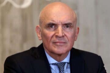 Espert en Junín provoca a militantes K y plantea una pregunta sobre Spagnuolo durante su visita.