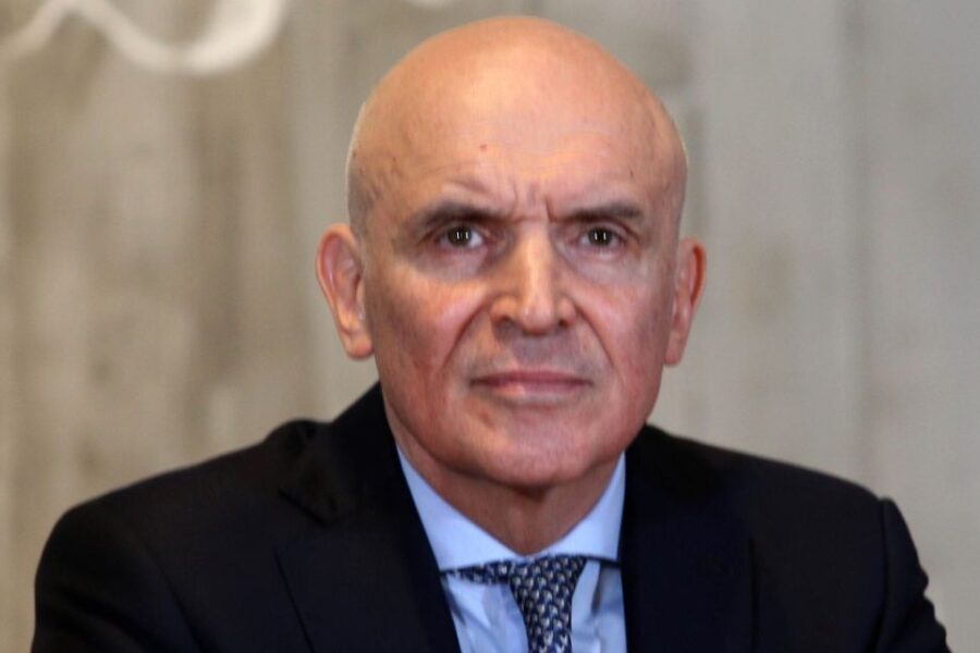 Espert en Junín provoca a militantes K y plantea una pregunta sobre Spagnuolo durante su visita.