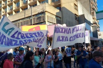 Graves incidentes en Corrientes obligan a evacuar a Karina Milei y Martín Menem durante el cierre de campaña de LLA