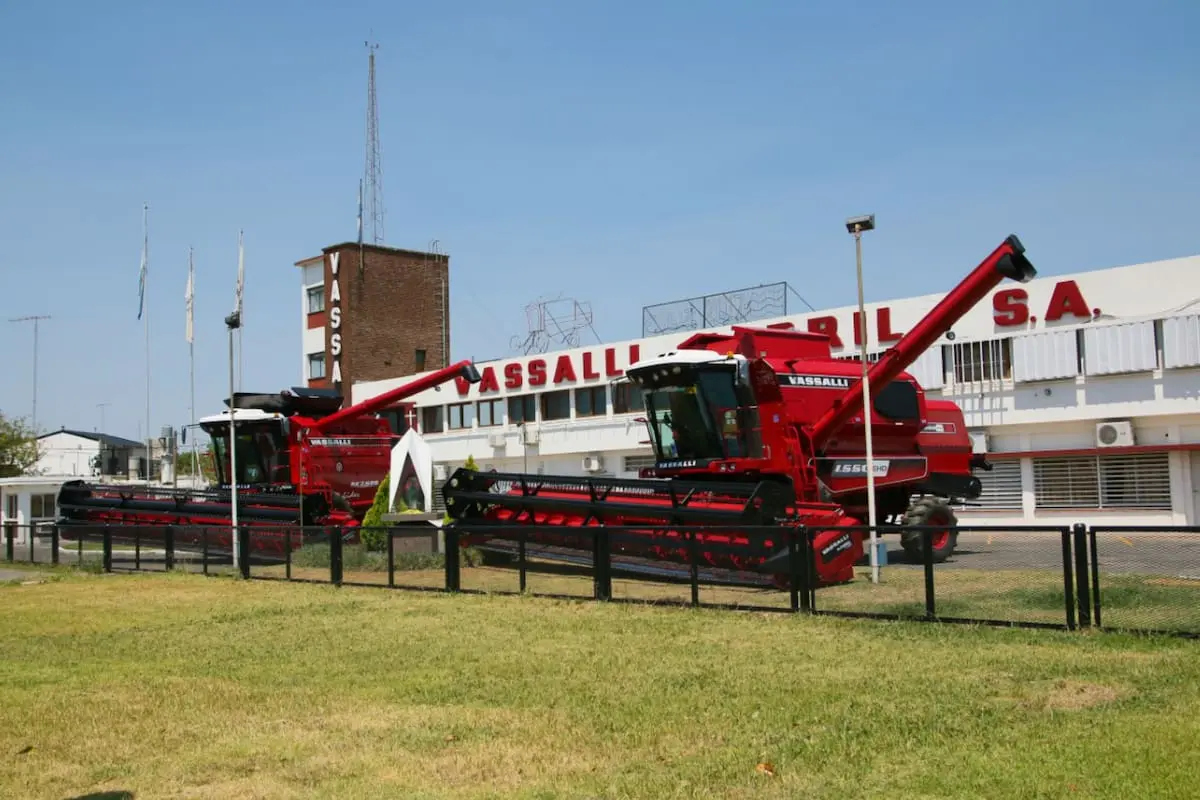 Fábrica de cosechadoras Vassalli cierra inesperadamente en medio del conflicto actual