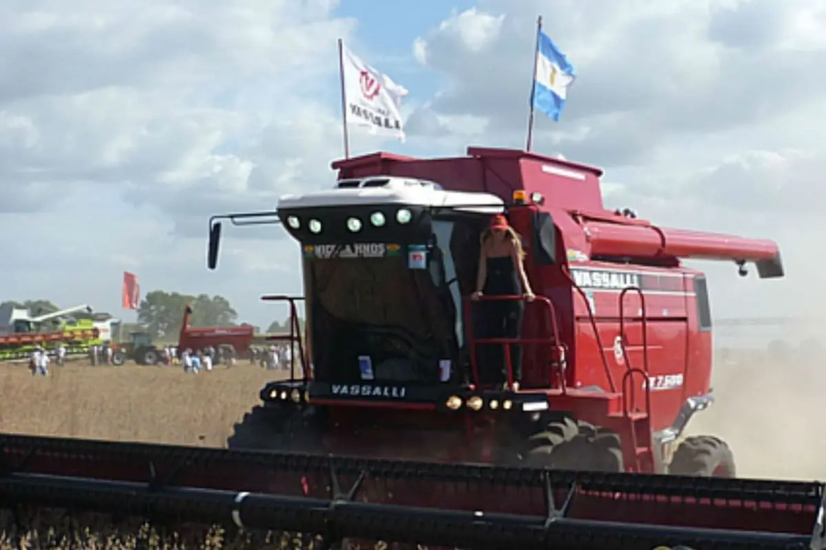 Progreso en la negociación salarial en una planta de cosechadoras para resolver conflictos laborales