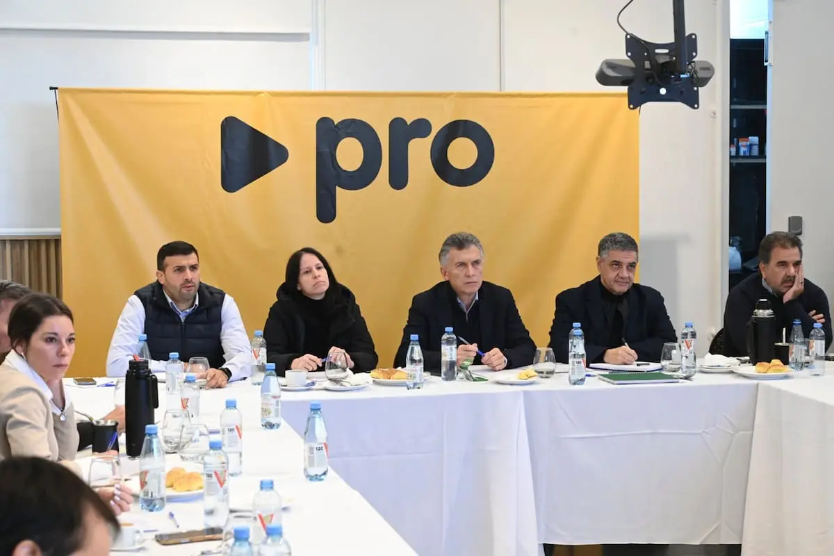 Pro, en pedazos. La rendición frente a Karina Milei en la Capital extrema la tensión en el partido de Macri