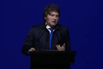 Lo informó a través de las redes sociales. Milei suspendió su viaje a Junín a último momento