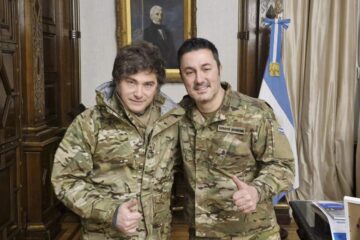 Milei, Lemoine y Petri comparten un almuerzo con los Granaderos de guardia en la Casa Rosada