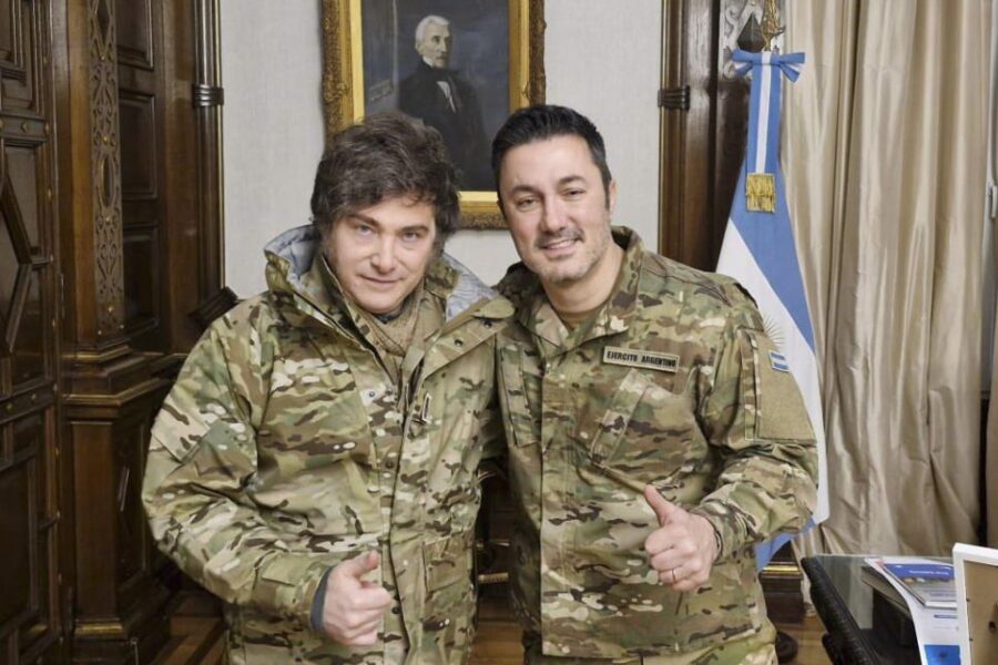 Milei, Lemoine y Petri comparten un almuerzo con los Granaderos de guardia en la Casa Rosada