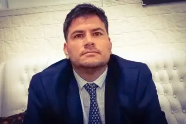 A las 4:32 AM: el intendente Arévalo agitó la interna peronista con un posteo sobre la deuda provincial