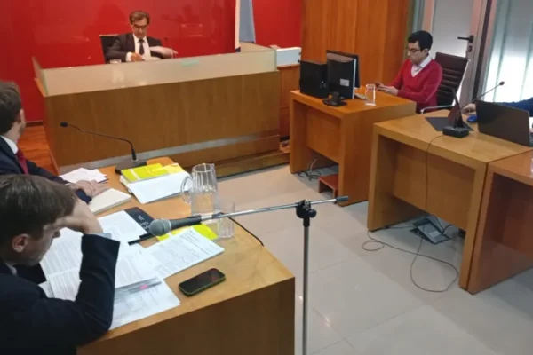 Fiscalía y defensa de Rossi y Díaz colaboran en solicitud de informe sobre cuenta en Uruguay