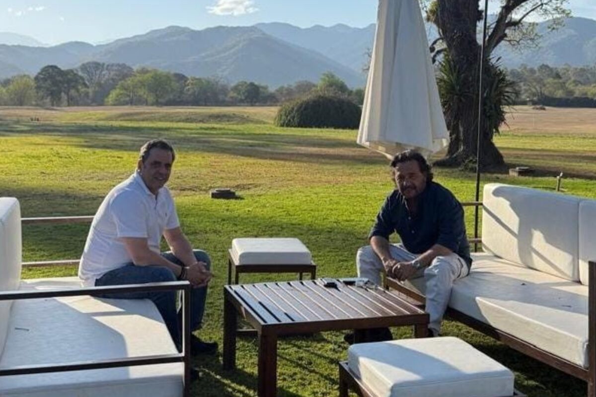 Javier Milei relanza la campaña y el rumbo del Gobierno después de la paliza en Provincia y en medio de rumores de renuncias