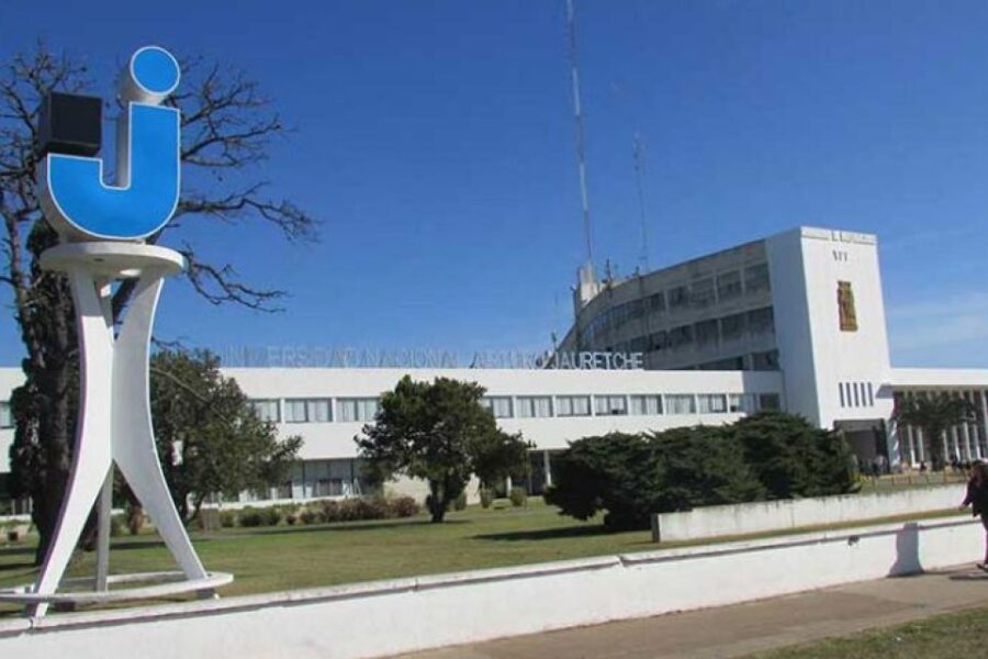 Encuesta muestra la pauperización del profesorado universitario: 20% de los docentes trabaja en Uber, Rappi o Avon