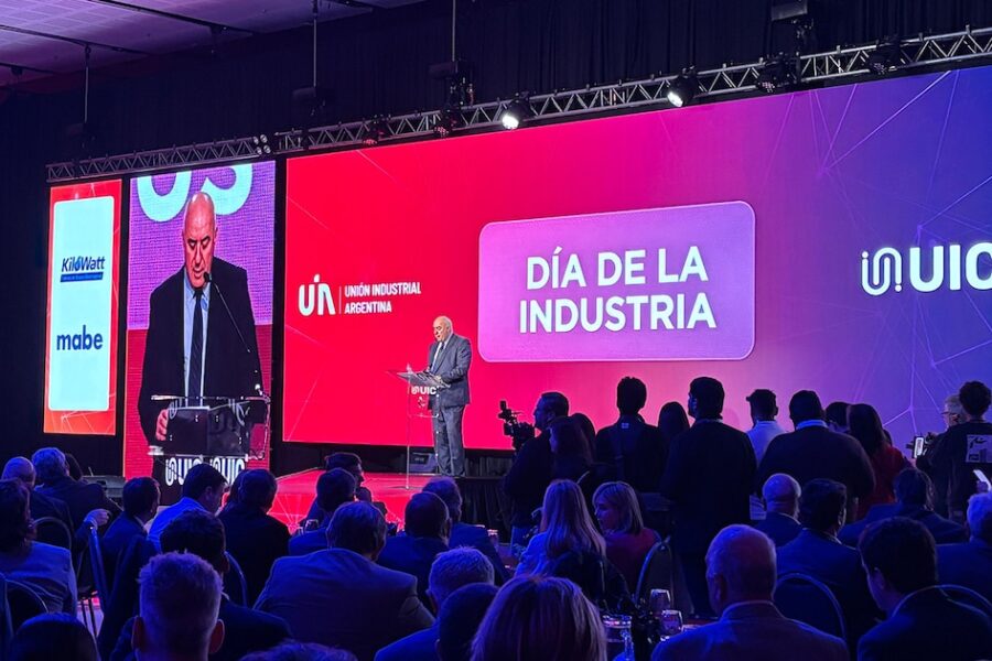 Tensión cambiaria tras elecciones: empresarios ven necesaria una recalibración del modelo económico en el Coloquio de UIC