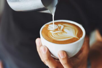 El debate en redes sociales más allá del precio de un café con leche en Noruega