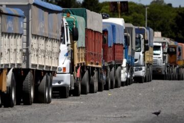 Flete camionero en Argentina un 30% más caro que en Brasil y EEUU, impactando competitividad del agro nacional