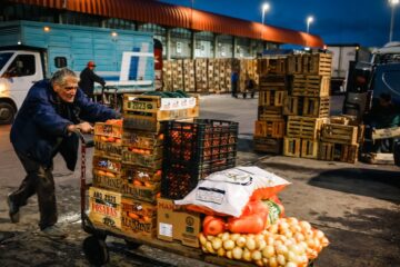 Desempleo y caídas en salarios: análisis de la economía bonaerense tras la derrota gubernamental y su impacto en el consumo