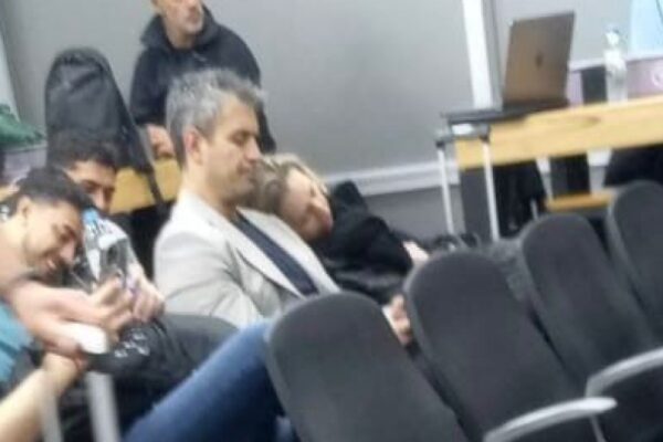 Karina hizo hombrito con Martín Menem y fue tendencia