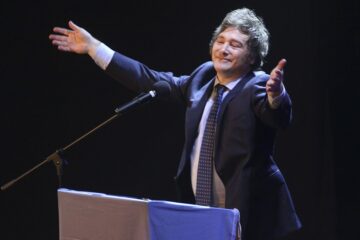 El Gobierno prepara la máquina de humo para disimular las internas