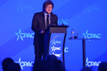 Un discurso sin estridencias ni insultos, bien de campaña