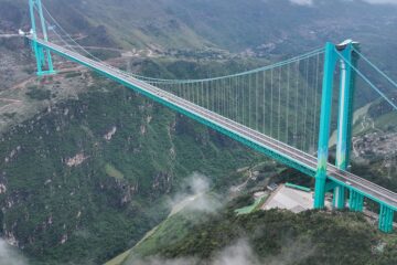 china inaugura y abre al tráfico el puente más alto del mundo