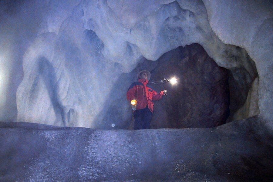 Descubre Eisriesenwelt, la impresionante cueva de hielo más grande del mundo