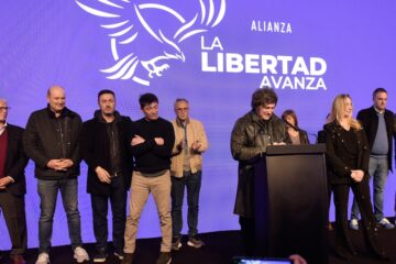 Gobierno enfrenta desafío urgente ante el aumento del dólar tras elecciones desfavorables para los mercados, advierten Milei y Caputo