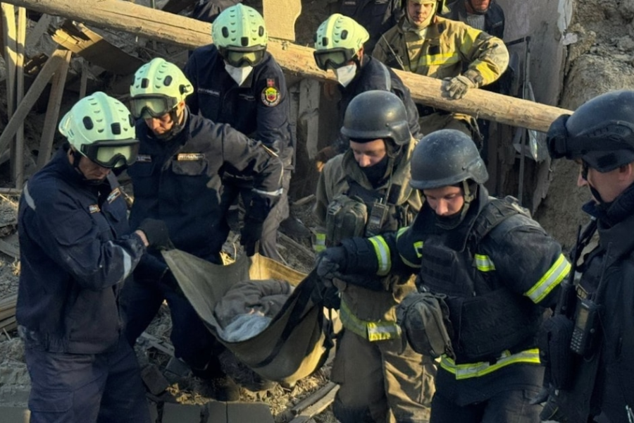 Ataque en Zaporizhzhia: al menos tres muertos y varios heridos por el impacto de cinco bombas guiadas rusas
