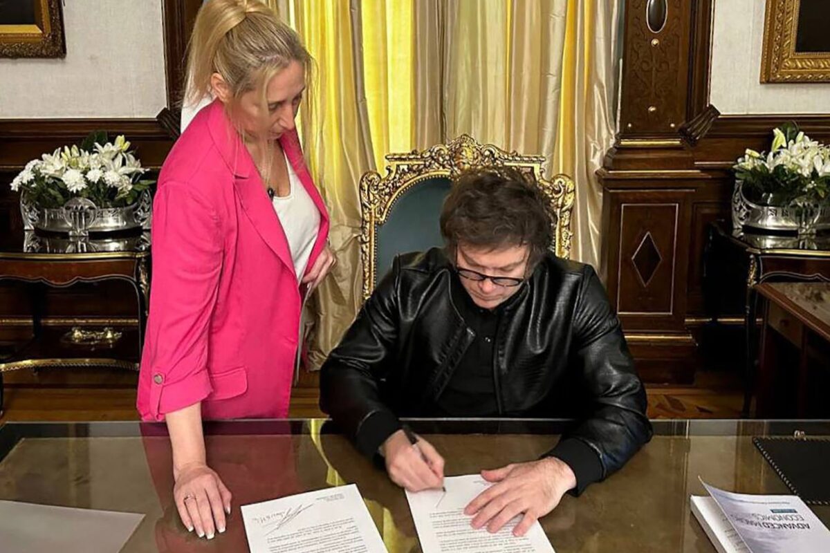 Javier Milei firmó el veto a la ley de financiamiento universitario y lo envió al Congreso