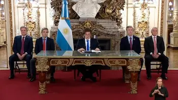 Vetos, internas y nuevos riesgos: Milei repite su juego, pero en el tablero de la derrota