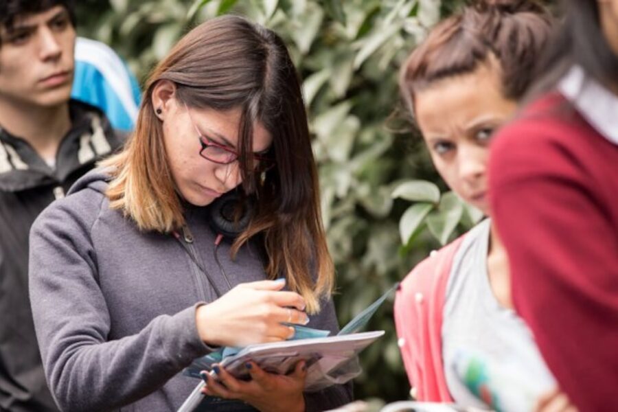 La experiencia laboral eleva las pretensiones salariales, duplicando lo que piden los nuevos trabajadores, revela estudio.