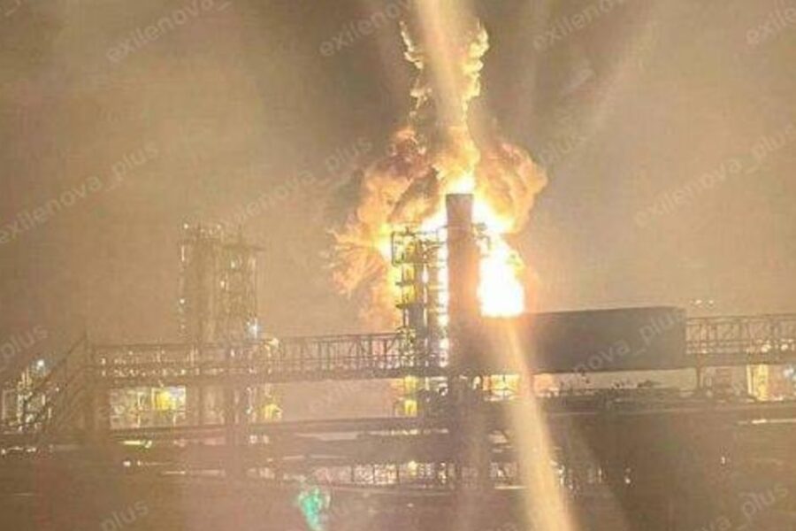 Ucrania ataca una refinería crucial de Rusia en medio de la crisis de combustible y aumenta la tensión en la región