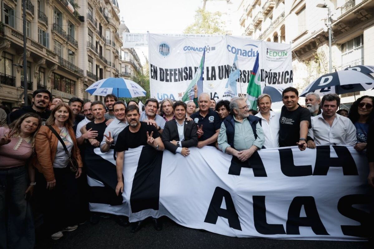 Qué dirigentes políticos participaron de la marcha contra los vetos de Milei