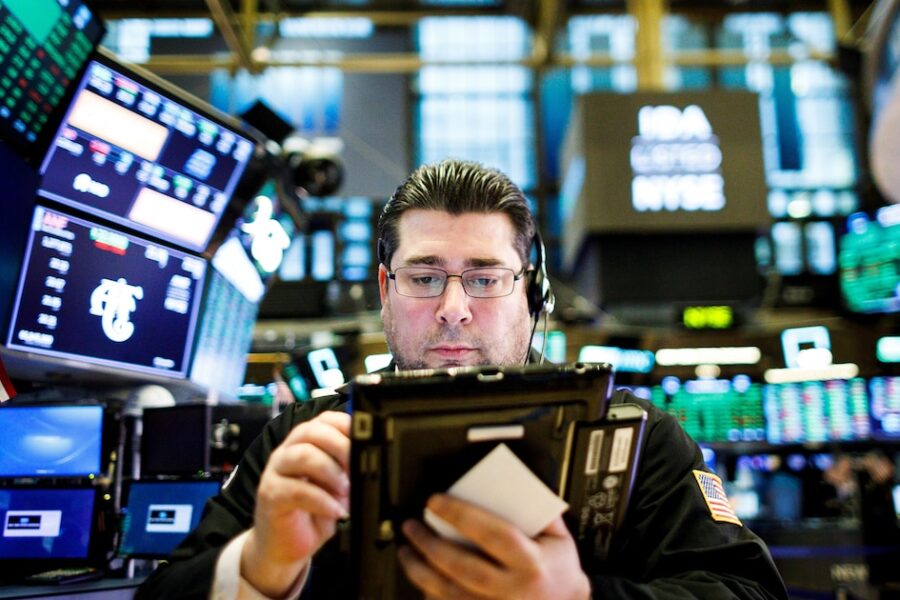 Mercados globales suben a la espera de importantes datos sobre empleo en Estados Unidos