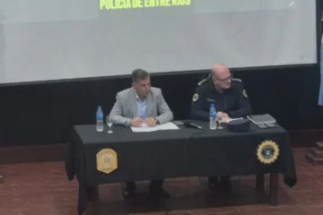 Policía de Entre Ríos realiza visita a San Salvador para fortalecer la seguridad local.