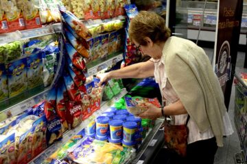 Cómo ahorrar en el supermercado: beneficios para jubilados con intereses diarios y reintegros de hasta $20.000 mensuales