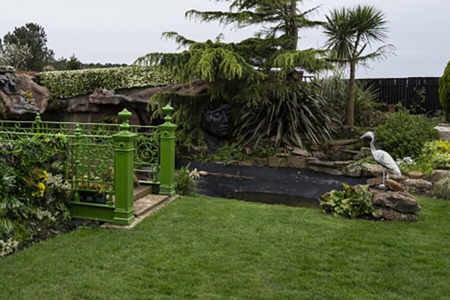Un jardín subterráneo extraordinario: la impresionante red de cuevas excavada durante décadas en su casa