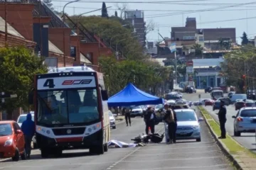 Motociclista fallece tras colisión con colectivo en Paraná