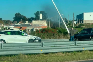 Accidente entre camioneta y auto en ruta 12, Colonia Avellaneda, deja varios heridos y genera caos en el tránsito.