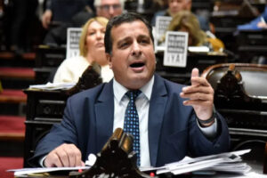 Casareto se metió en el cruce Bordet–Frigerio y denunció 3 millones en contratos de Vergara