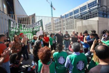 ATE acampa y convoca a paro nacional en defensa de la libertad de Giuliani en los tribunales