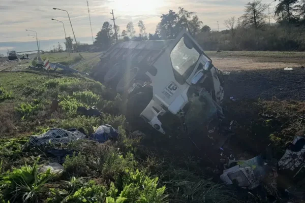 choque frontal entre camiones en la Ruta Nacional 18 deja dos muertos