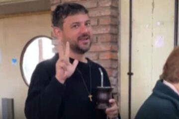 Juan Grabois presenta el proyecto Karina, que propone un impuesto del 3 % sobre la riqueza