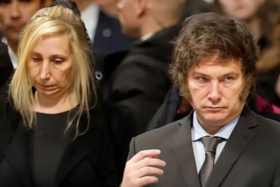 Milei implementa cambios en su gestión mientras su hermana Karina se encarga de revertirlos