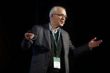 Experto advierte sobre la caída de la natalidad en el país y pide riqueza inmediata para afrontar el desafío