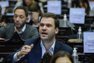 Juan Manuel López: “Están acorralando a la oposición y dejándola sin salida”