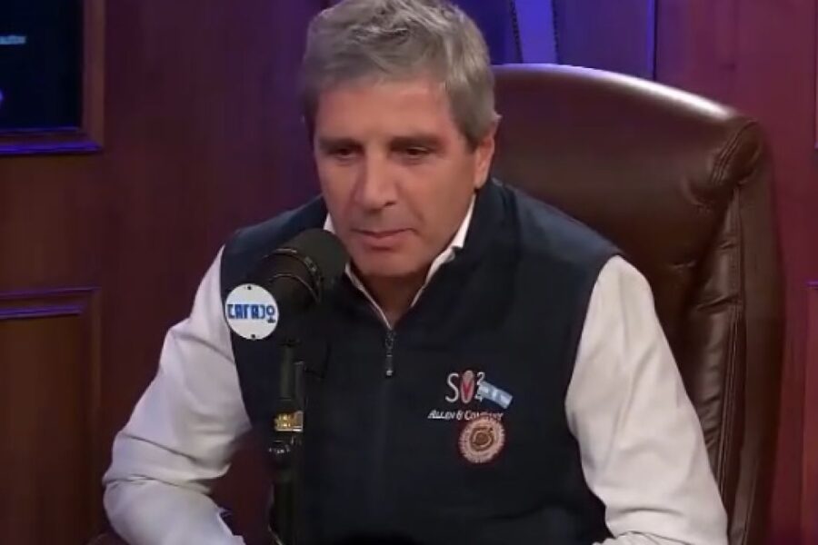 Milei asegura que Dios recomendó a Luis Caputo en el análisis de la psicología de la crisis económica