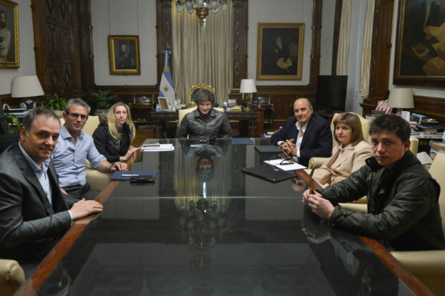 Mesas políticas. Milei repite las estrategias de Macri y De la Rúa para reconstruir el vínculo con las provincias